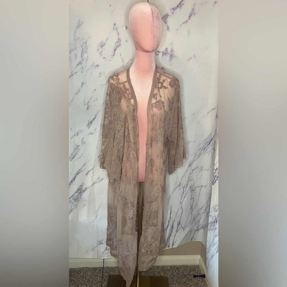 She+Sky Women’s Romantic Tan Lace kimono style Long Cardigan Sz M/L